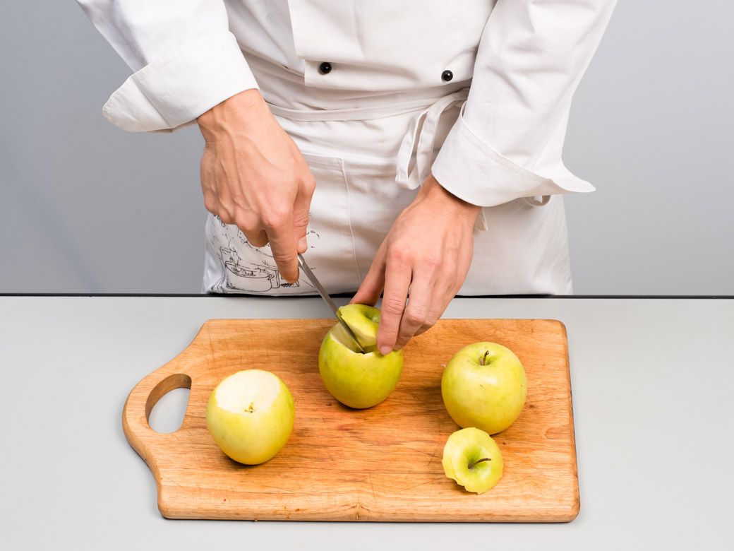 Десерт: Яблоки, фаршированные творогом в мультиварке - шаг 2