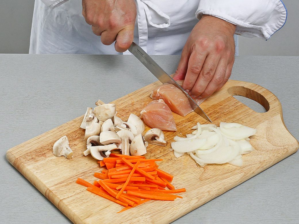 Рецепт: Куриное филе с грибами в мультиварке - шаг 1