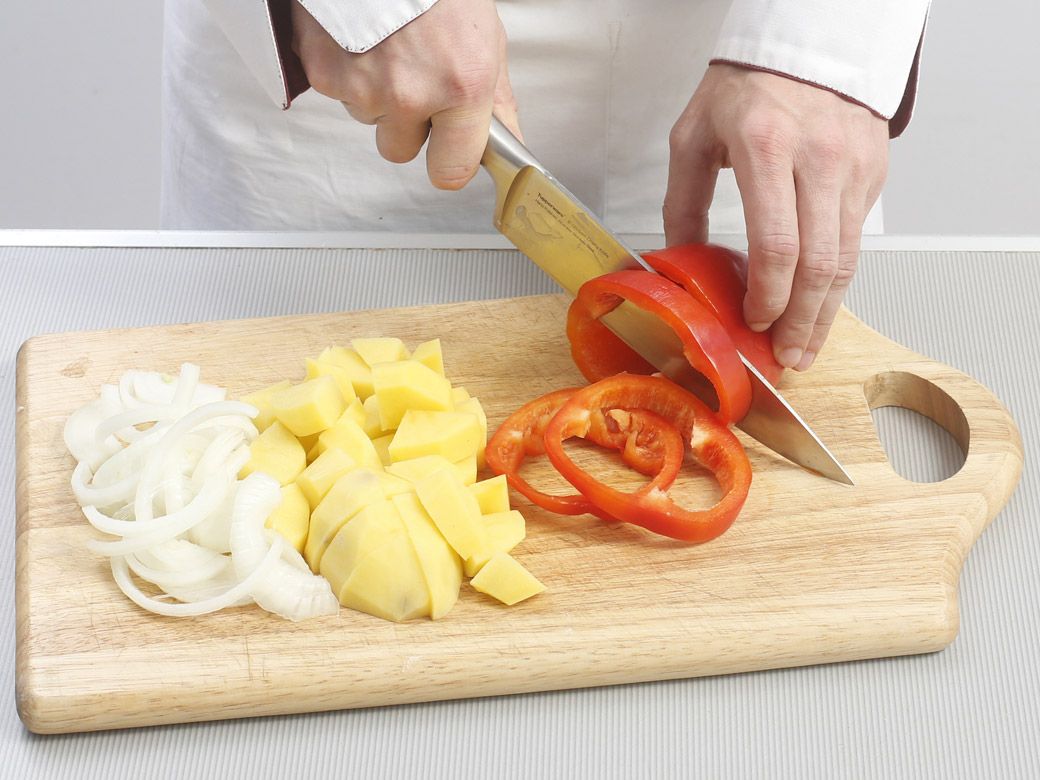 Рагу из индейки в мультиварке - шаг 1