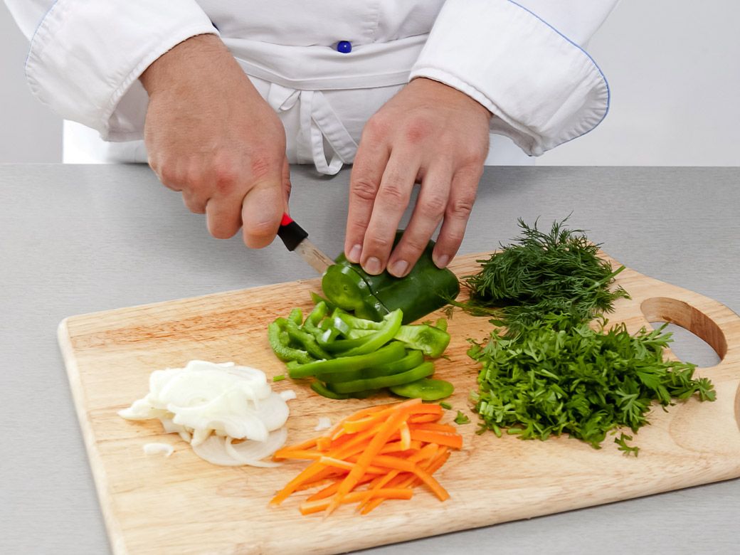 Треска с укропным рагу в мультиварке - шаг 1