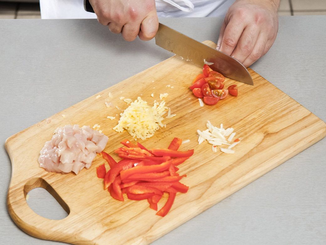 Китайский куриный суп с кукурузой в мультиварке - шаг 1