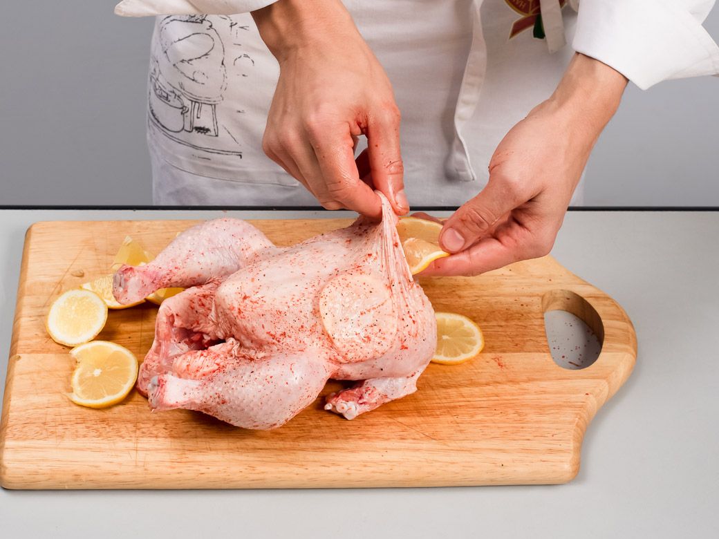 Запеченная курица с лимоном и травами в мультиварке - шаг 4