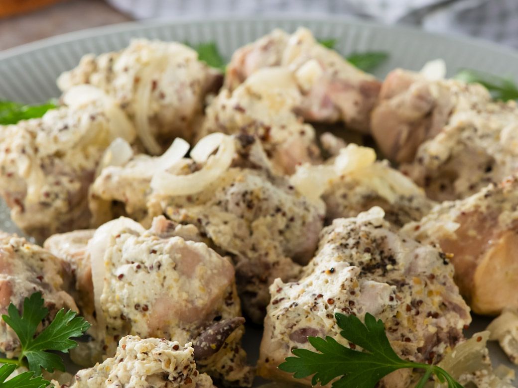 Кролик в сметано-горчичном соусе  в мультиварке