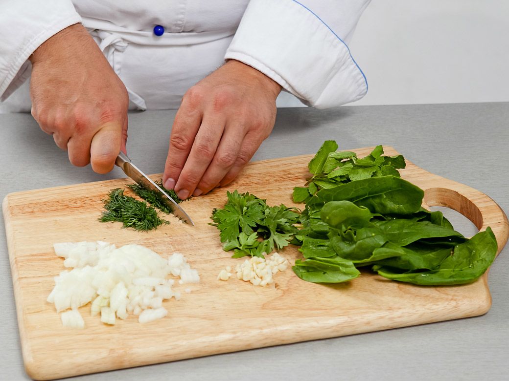 детермент. девушка убирает квартиру. щетка для мытья ковролина. подготовка стен. Wd 6 p premium renovation.