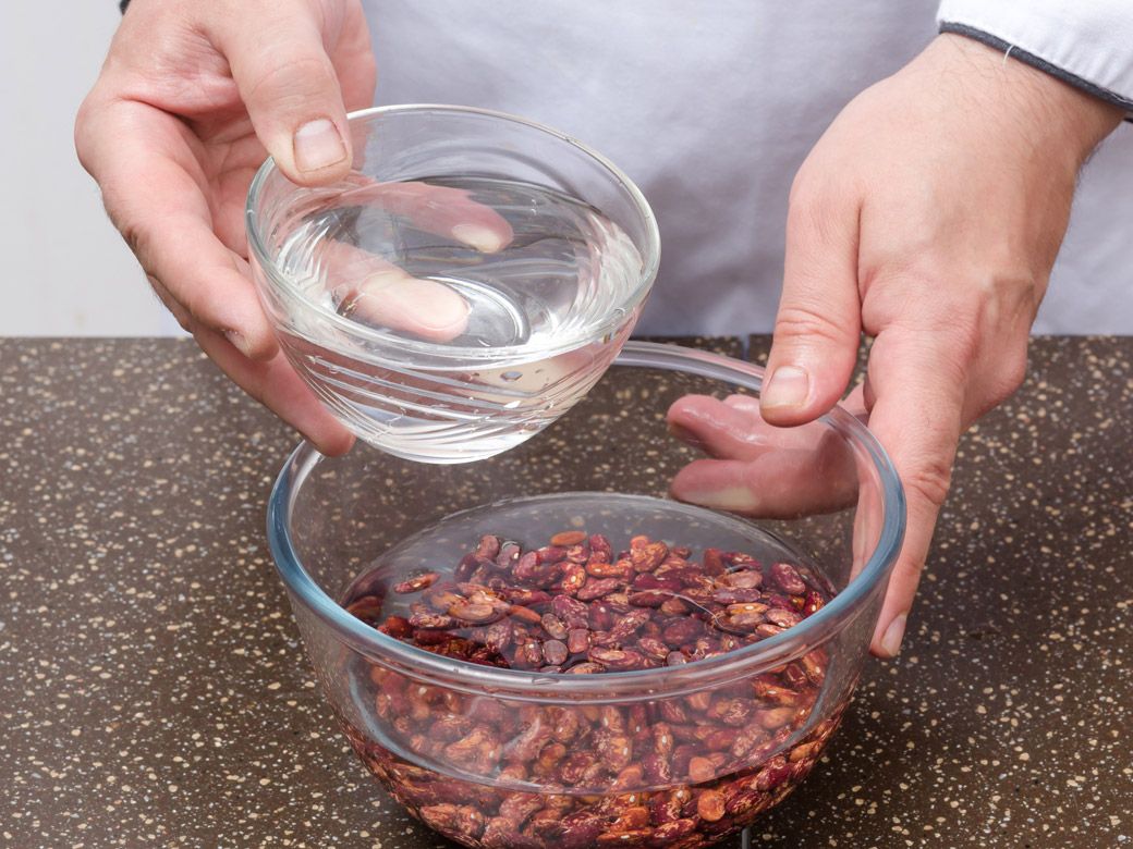 Паштет из красной фасоли по-армянски в мультиварке - шаг 1